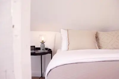 Ein Bett oder Betten in einem Zimmer der Unterkunft Kostengünstige 1 Zimmer Ferienunterkunft mit gratis Bettwäsche in Strandnähe - Ideal für ein Wochenende - inklusive Fahrradunterstellplatz