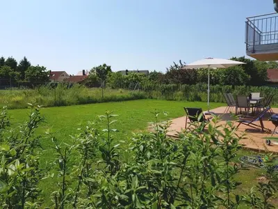 Ein Garten an der Unterkunft 3 Meeresperlen Strandhaus