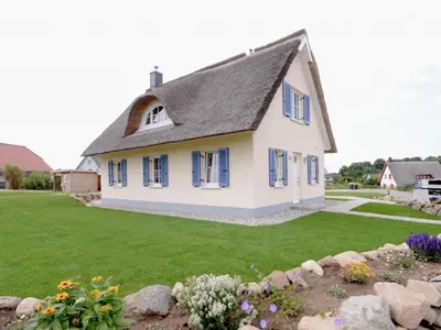 Ein Garten an der Unterkunft Arielle Ferienhaus