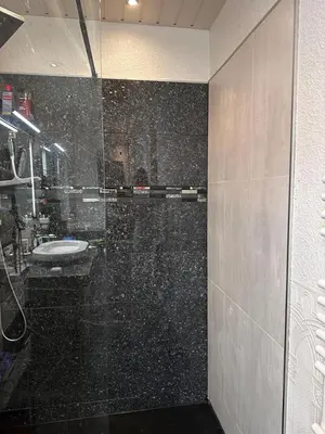 Ein Badezimmer in der Unterkunft Das Haus am Kanal.