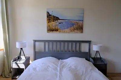 Ein Bett oder Betten in einem Zimmer der Unterkunft Gutshaus KVH FeWo Brook