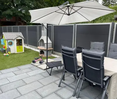 Ein Garten an der Unterkunft Wohnen im Reihenhaus auf Zeit in Lübeck