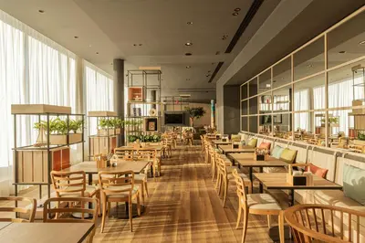 Ein Restaurant oder anderes Speiselokal in der Unterkunft IntercityHotel Lübeck
