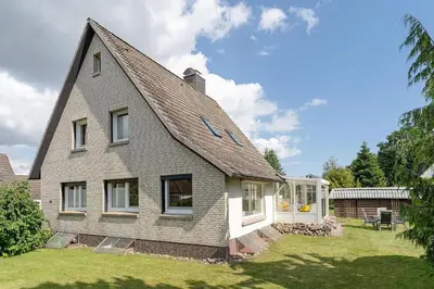 Das Gebäude in dem sich das Ferienhaus befindet