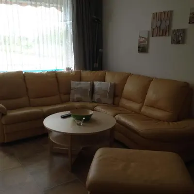 Ein Sitzbereich in der Unterkunft Apartmenthaus Seetempel