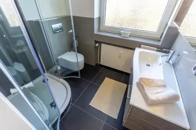 Ein Badezimmer in der Unterkunft Ostseeparadies mit Garten, 3 Zimmer, strandnah
