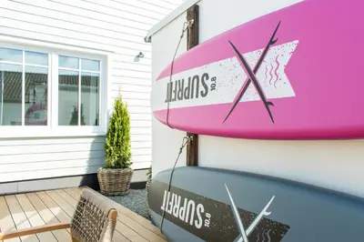 Ein Zertifikat, Auszeichnung, Logo oder anderes Dokument, das in der Unterkunft Ferienhaus SURF COAST - Haffkrug ausgestellt ist