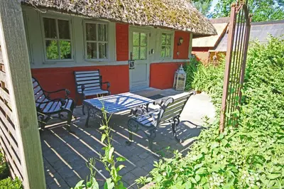 Ein Garten an der Unterkunft Wohnungen unter Reet