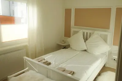 Ein Bett oder Betten in einem Zimmer der Unterkunft Wohnen am Bahnhof