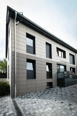 Das Gebäude in dem sich die Ferienwohnung befindet