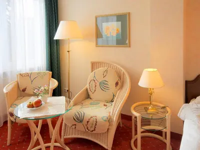 Ein Sitzbereich in der Unterkunft Park-Hotel