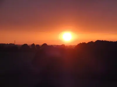 Blick auf den Sonnenuntergang/Sonnenaufgang von der Ferienwohnung aus oder aus der Nähe