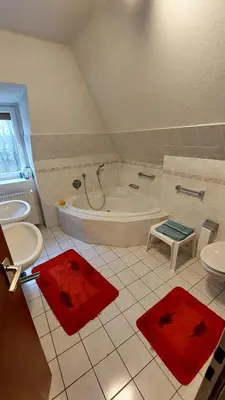 Ein Badezimmer in der Unterkunft Doppelzimmer im Einfamilienhaus, mit eigenem Bad und Küchenmitbenutzung
