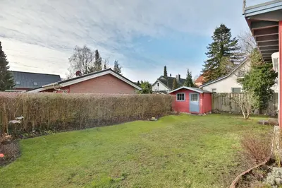 Ein Garten an der Unterkunft Ferienhaus Aalweg