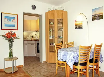 Küche/Küchenzeile in der Unterkunft STR 101 - Strandallee 124 - Seeblick