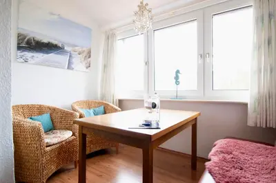 Ein Sitzbereich in der Unterkunft Villa Wilhelma Strandallee 146 Villa Wilhelma Apartment 4