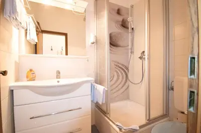 Ein Badezimmer in der Unterkunft Villa Wilhelma Strandallee 146 Villa Wilhelma Studio 7