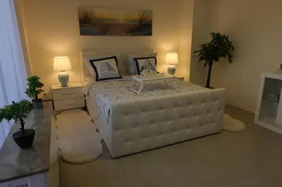 Ein Bett oder Betten in einem Zimmer der Unterkunft Ferienwohnung Strandoase inklusive Terrasse und Parkplatz - Sonnenseite