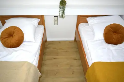Ein Bett oder Betten in einem Zimmer der Unterkunft NA - Ostsee-Traum - Ferienwohnung mit Meerblick am Hansa Park, W-LAN & Parkplatz kostenlos