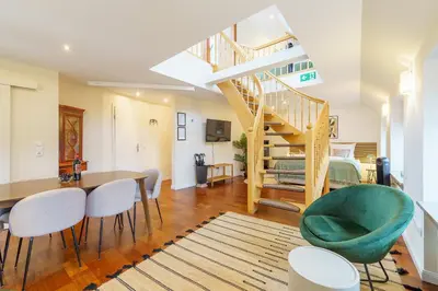 TV/Unterhaltungsangebot in der Unterkunft Maisonette am Holstentor mit Dachterrasse und Heimkino