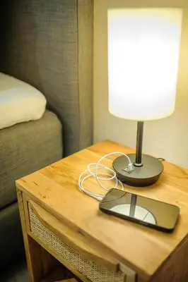 Ein Bett oder Betten in einem Zimmer der Unterkunft Ferienwohnung Schlafgemach - Gemütlicher Urlaub zwischen Ostsee und Holsteinische Schweiz - Boxspringbett & Wallbox