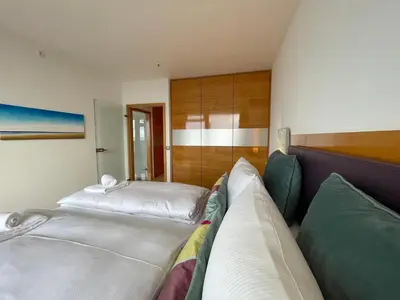 Ein Bett oder Betten in einem Zimmer der Unterkunft Beachside 2-Zimmer-Wohnung mit Meerblick