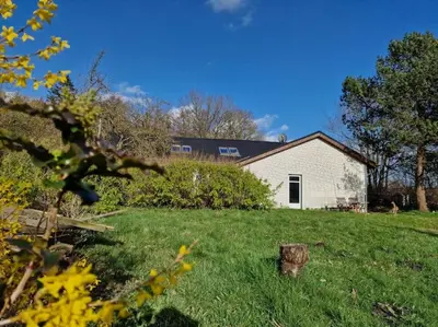 Ein Garten an der Unterkunft Klanggarten - Yoga, Wald, Stadtrand