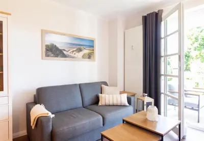 Ein Sitzbereich in der Unterkunft Ferienwohnung Kleine Möwe Haffkrug