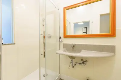 Ein Badezimmer in der Unterkunft Apartment mit Traveblick