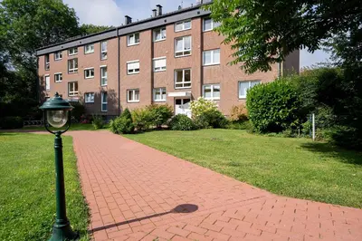 Ein Garten an der Unterkunft Kleiner Knurrhahn Scharbeutz 300 m zum Strand
