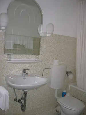 Ein Badezimmer in der Unterkunft Pension Thiel