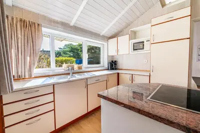 Küche/Küchenzeile in der Unterkunft Strandblick - Dorf 1 Ferienhaus 17