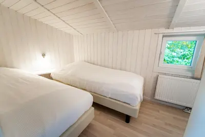Ein Bett oder Betten in einem Zimmer der Unterkunft Strandblick - Dorf 1 Ferienhaus 02
