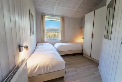 Ein Bett oder Betten in einem Zimmer der Unterkunft Strandblick - Dorf 1 Ferienhaus 02