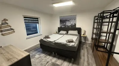 Ein Bett oder Betten in einem Zimmer der Unterkunft KüstenNest gepflegte großzügige Ferienwohnung Nähe Ostsee mit Garten