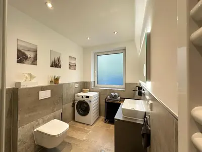 Ein Badezimmer in der Unterkunft M&K Homes Eleganter Neubau zwischen Hamburg&Ostsee mit Parkplatz