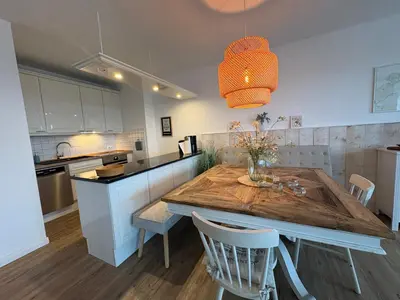 Küche/Küchenzeile in der Unterkunft Stuuv 8 - Ferienwohnung in Scharbeutz - Ostseeblick & Strandlage - 50 m