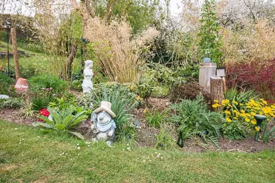 Ein Garten an der Unterkunft Strandschnecke 2