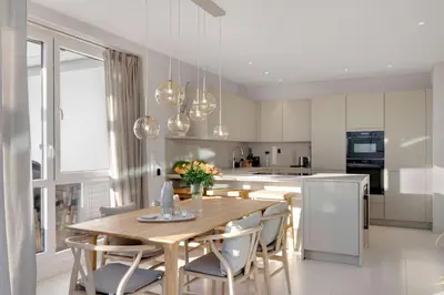Küche/Küchenzeile in der Unterkunft Modernes Ostsee Luxus-Penthouse Meerblick