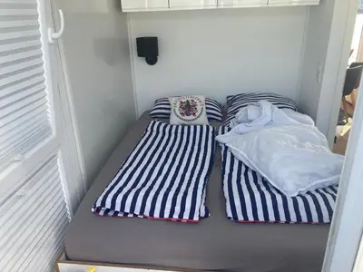 Ein Bett oder Betten in einem Zimmer der Unterkunft HausboootHL