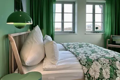 Ein Bett oder Betten in einem Zimmer der Unterkunft Schöne Aussicht Rosenhagen Haus 4