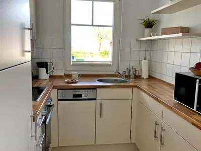 Küche/Küchenzeile in der Unterkunft Wolke 7 - Meerblick, Kaminofen, Sauna