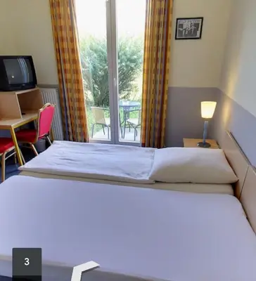 Ein Bett oder Betten in einem Zimmer der Unterkunft Frisco