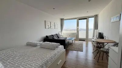 Ein Bett oder Betten in einem Zimmer der Unterkunft Penthousewohnung mit traumhaften Ausbilck auf den Segeberger See