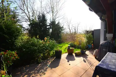 Ein Garten an der Unterkunft Perle 2 Niendorf