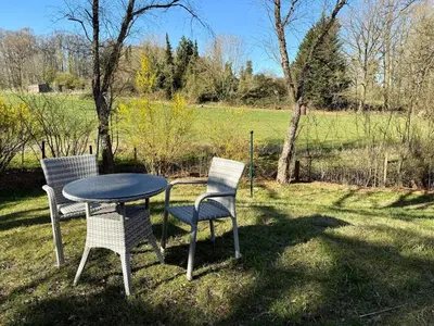 Ein Garten an der Unterkunft FeWo am See