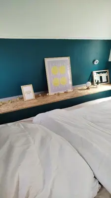 Ein Bett oder Betten in einem Zimmer der Unterkunft Wohnwagen auf Tierschutz Landhof inmitten der Natur