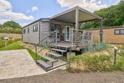 Das Gebäude in dem sich das Ferienhaus befindet