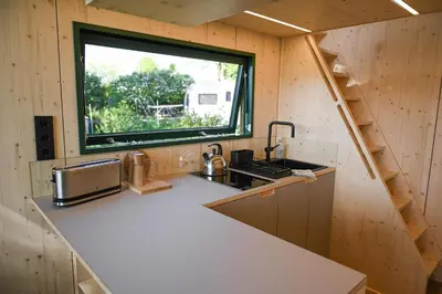 Küche/Küchenzeile in der Unterkunft Green Tiny Spot Salemer See - Tiny House Nook 5
