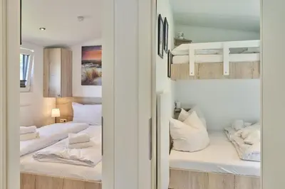 Ein Bett oder Betten in einem Zimmer der Unterkunft Ostseecamp Ferienhaus 
